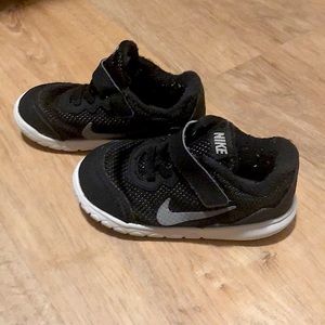 Toddler Black Nike Sneakers